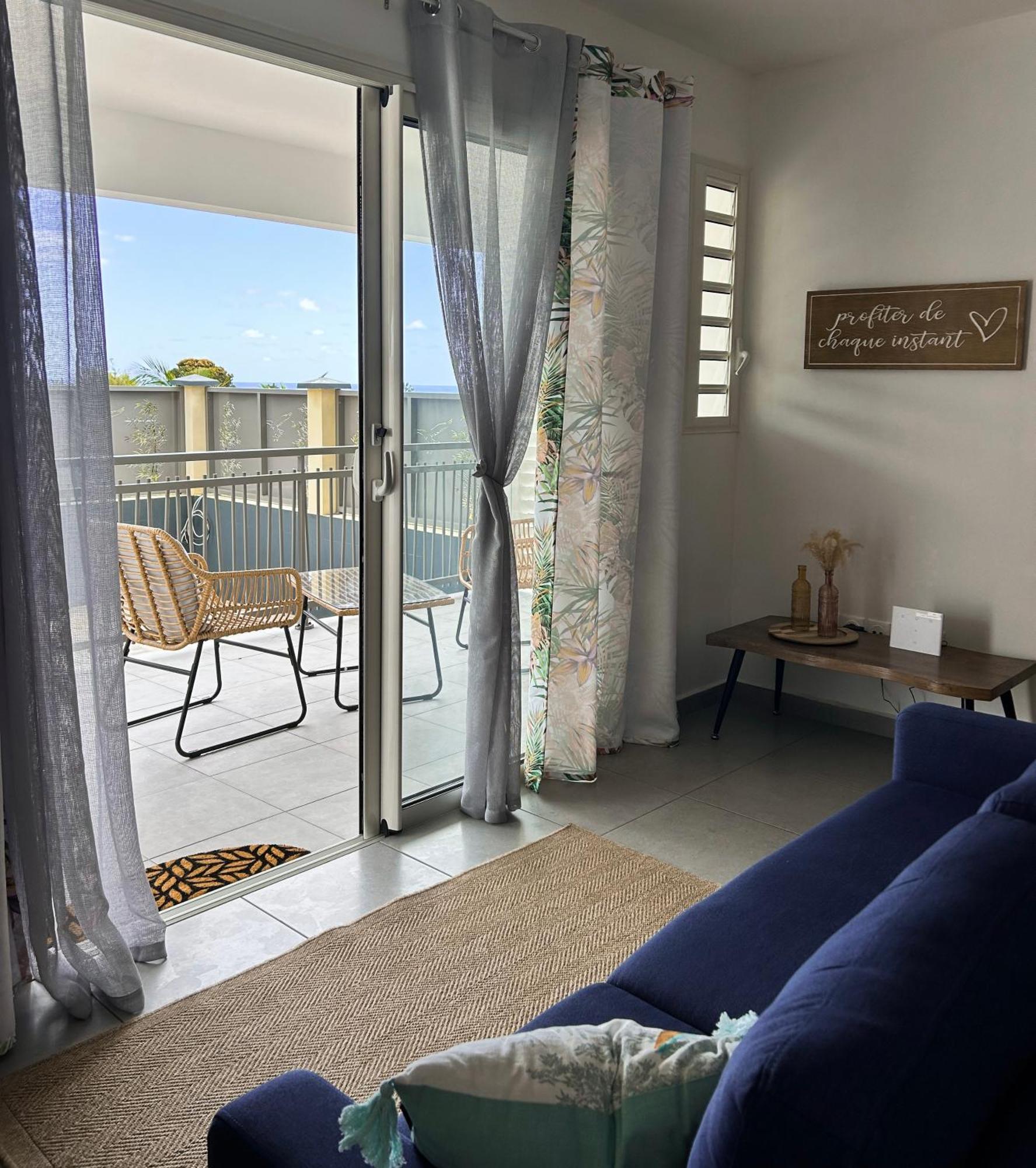 Logement Palmier Sainte-Rose Dış mekan fotoğraf